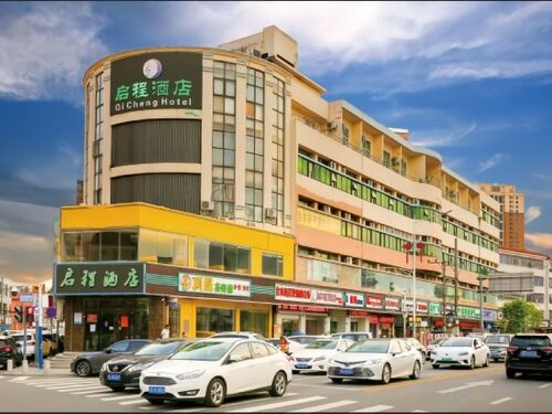 Гостиница Qicheng Hotel Shenzhen Gongming Heshuikou Metro Station Branch в Дунгуани