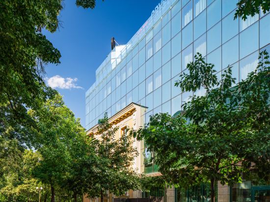 Фото Crystal Palace Boutique Hotel