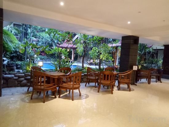 Фото Sukajadi Hotel and Gallery