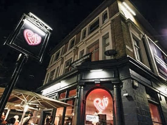 Фото PubLove  The Crown Battersea