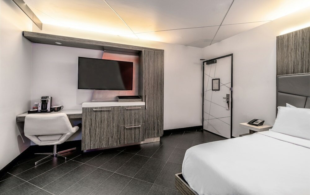 Фото The Moment Hotel