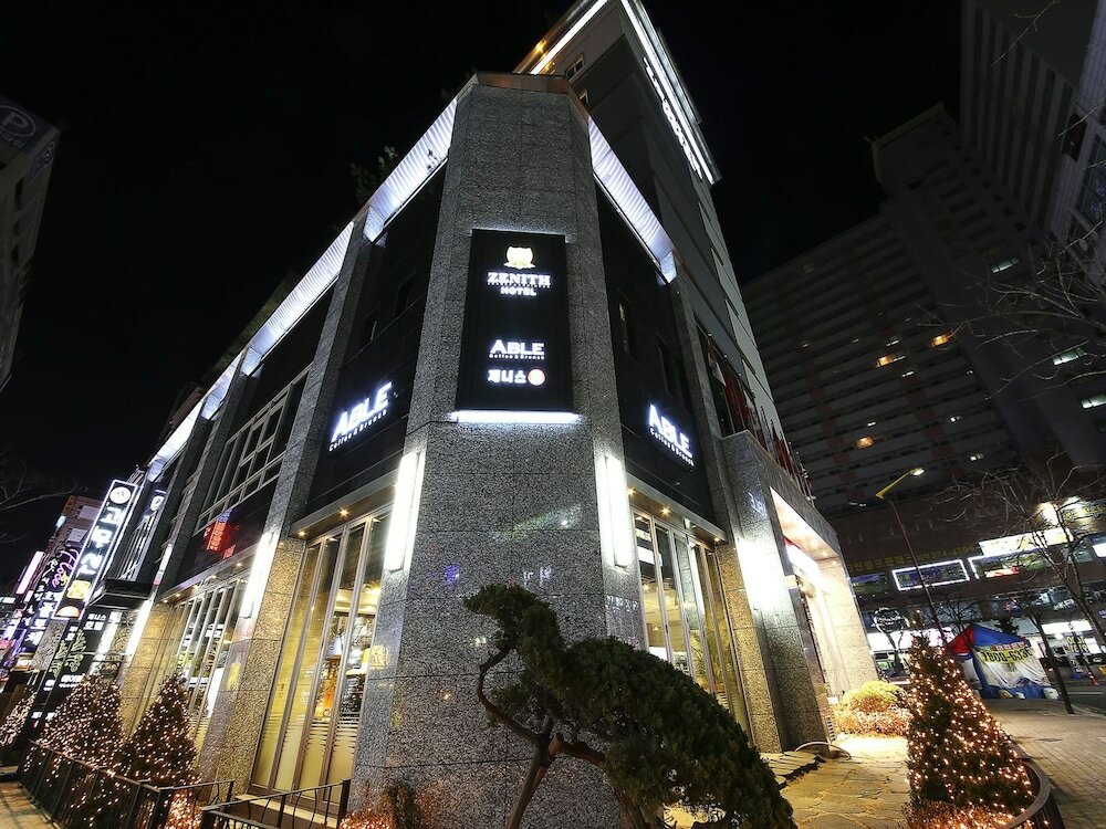 Фото Zenith Hotel