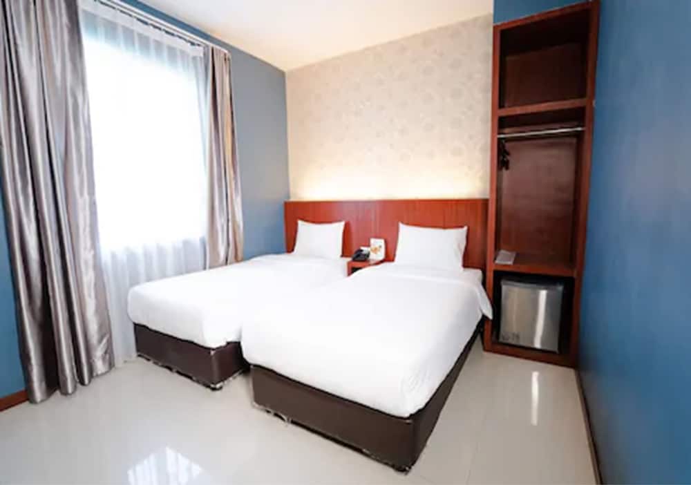 Фото The Crew Hotel Kualanamu International Airport