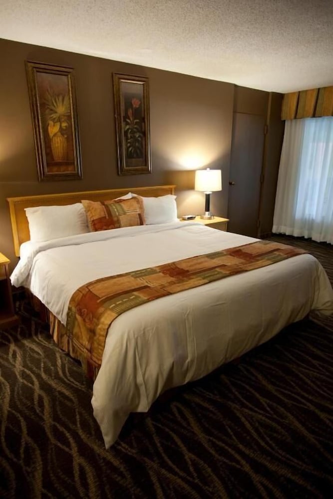 Фото Westlock Inn and Conference Centre