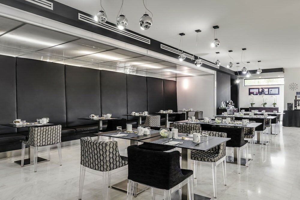 Фото Ikonik Angli