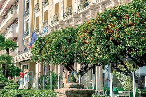 Гостиница Hôtel Vacances Bleues Le Royal в Ницце