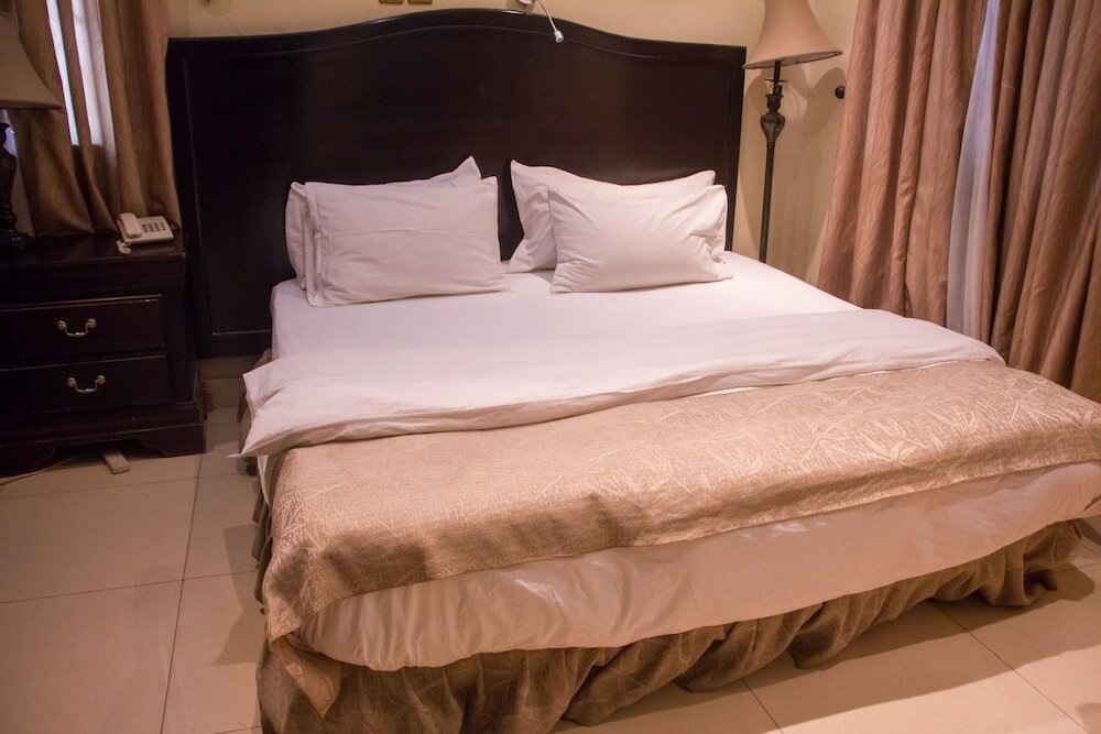 Фото Tivoli Residence & Bar