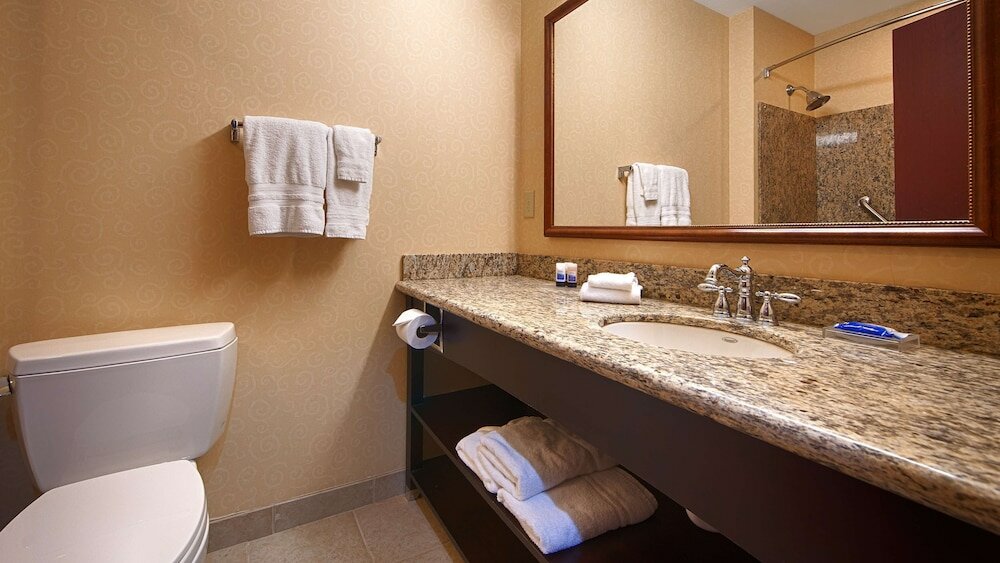Фото Best Western Plus Ticonderoga Inn & Suites