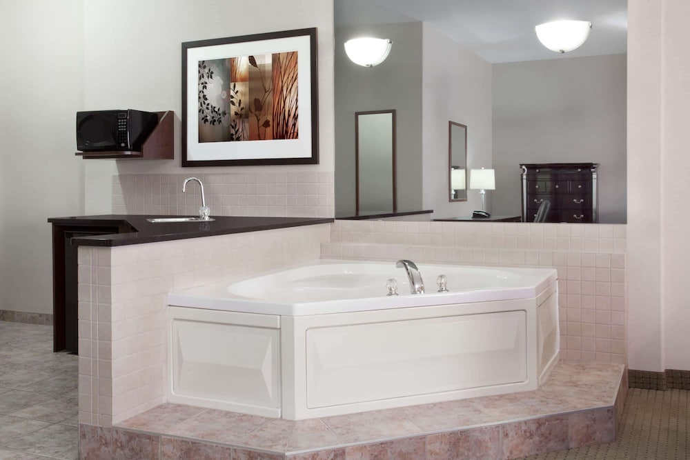 Фото Ramada by Wyndham Weyburn