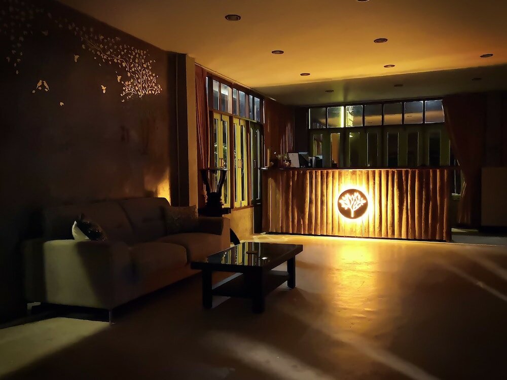 Фото Tonmai Suites