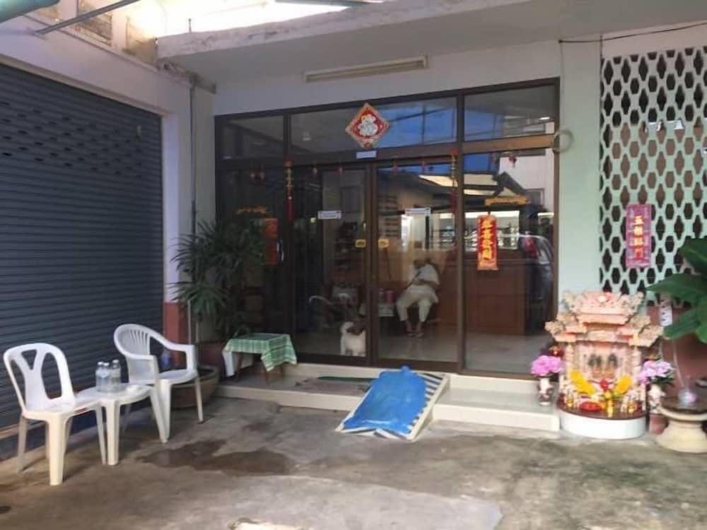 Фото Suksawad Hotel