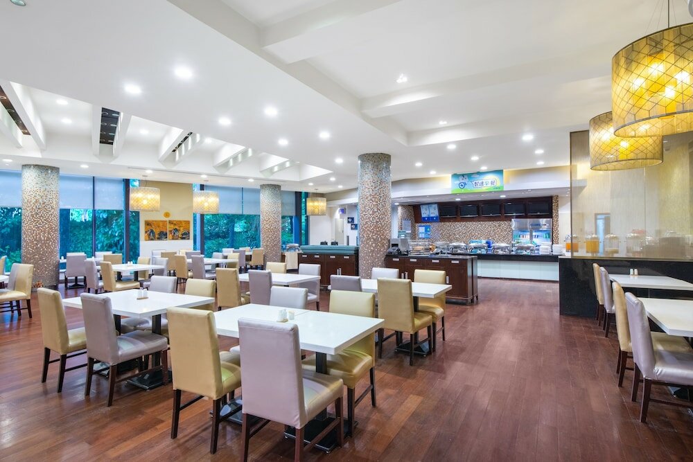 Фото Holiday Inn Express Shanghai Putuo, an Ihg Hotel