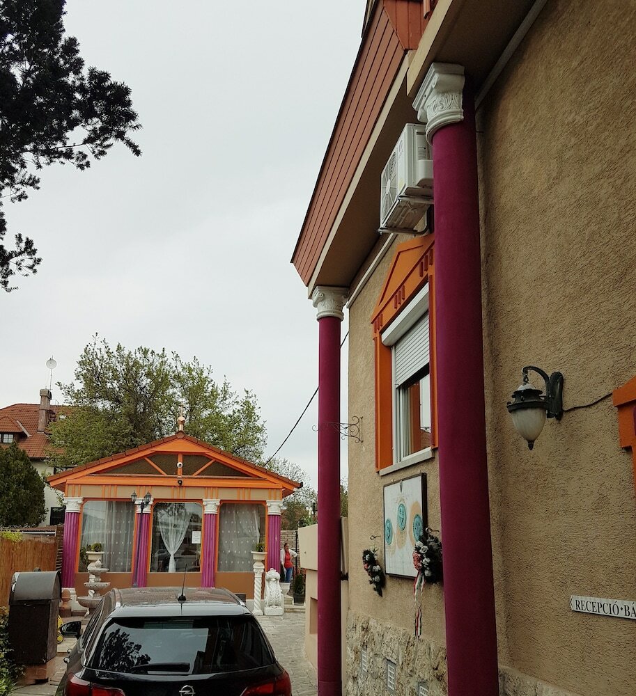 Фото Attila Hotel & Restaurant