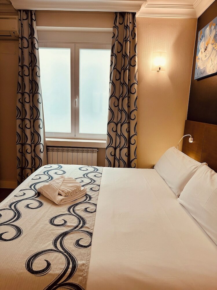 Фото Hostal Sol Square Madrid