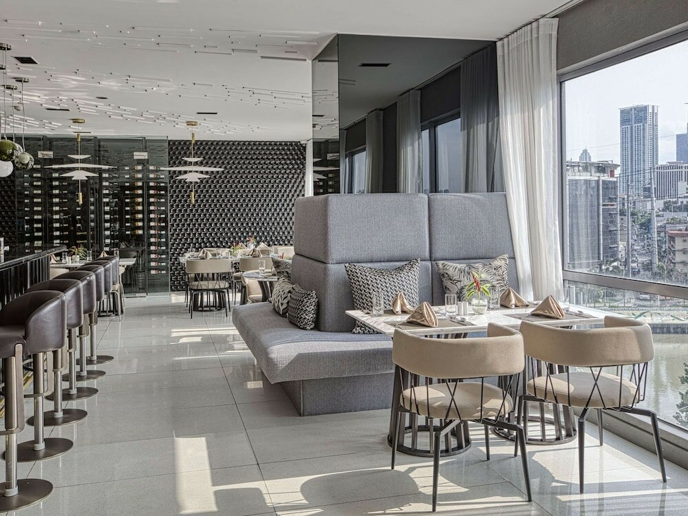 Фото Novotel Suites Manila at Acqua