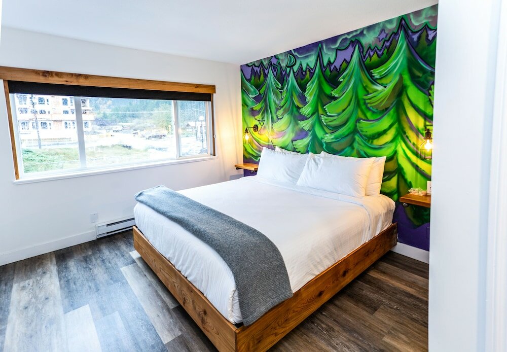 Фото Crash Hotel Squamish