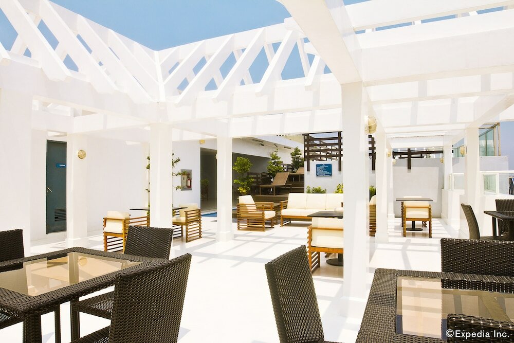 Фото Microtel by Wyndham Mall of Asia