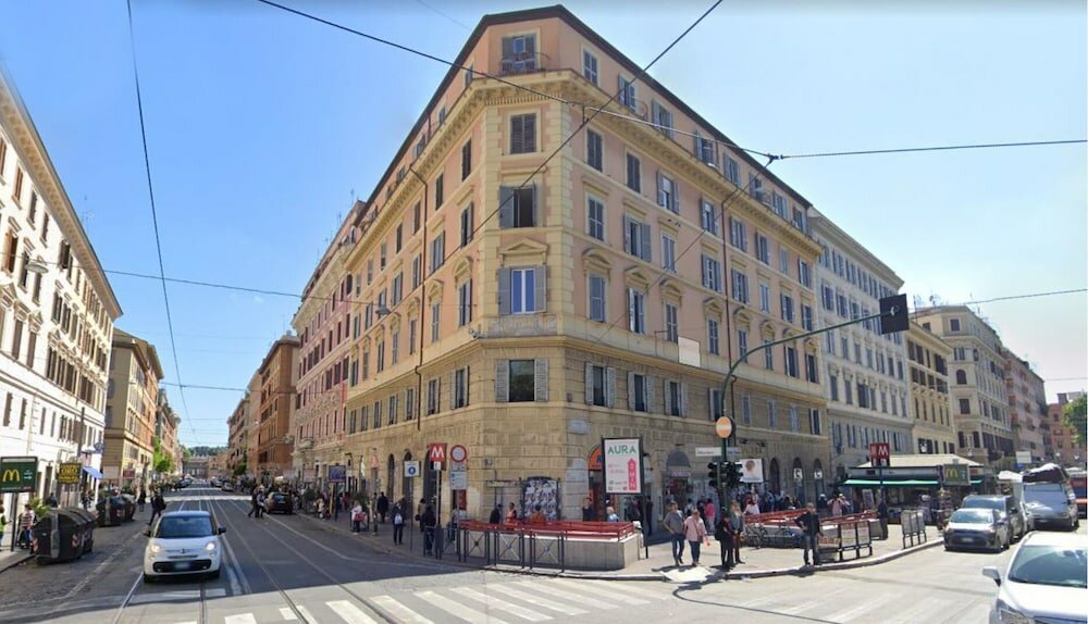 Фото отеля 1