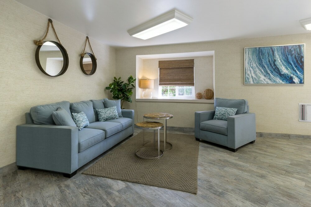 Фото Ramada by Wyndham Costa Mesa/Newport Beach