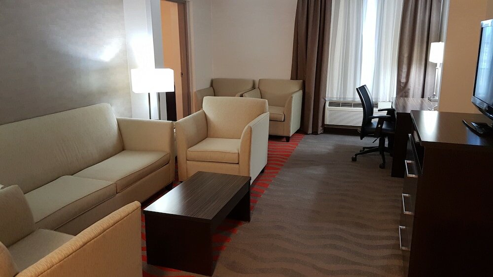 Фото Holiday Inn Express Hotel & Suites Barrie, an Ihg Hotel