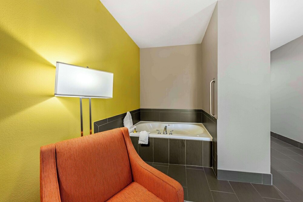 Фото Best Western Plus Midwest City Inn & Suites