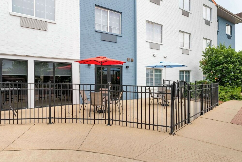 Фото Comfort Suites Elgin