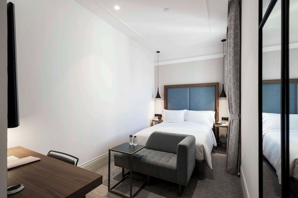 Фото DoubleTree by Hilton Madrid - Prado