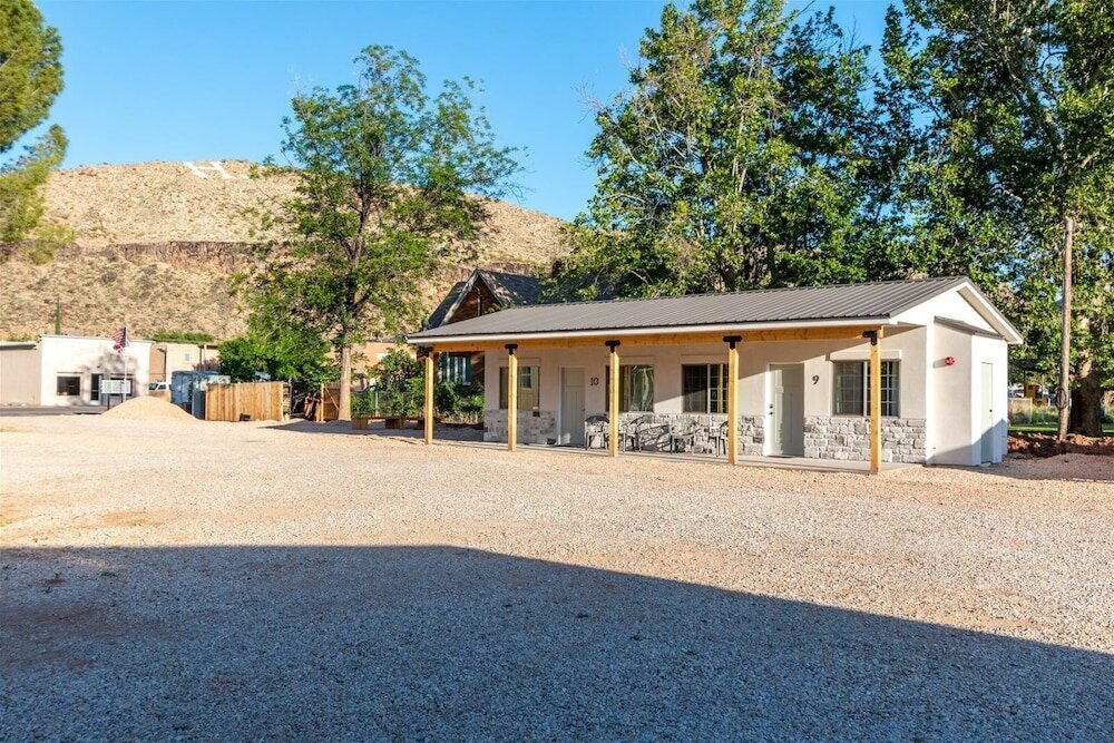 Фото Hurricane Hideaway Lodging