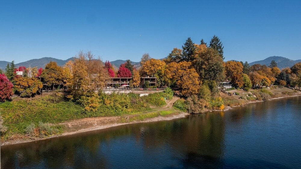 Фото The Lodge at Riverside