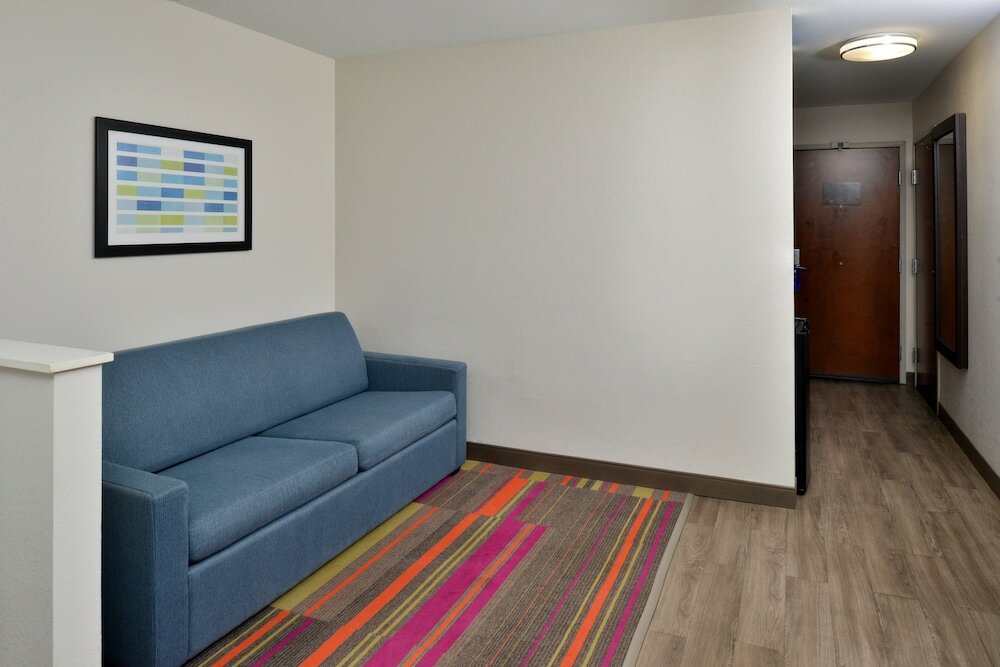 Фото Holiday Inn Express & Suites Carthage