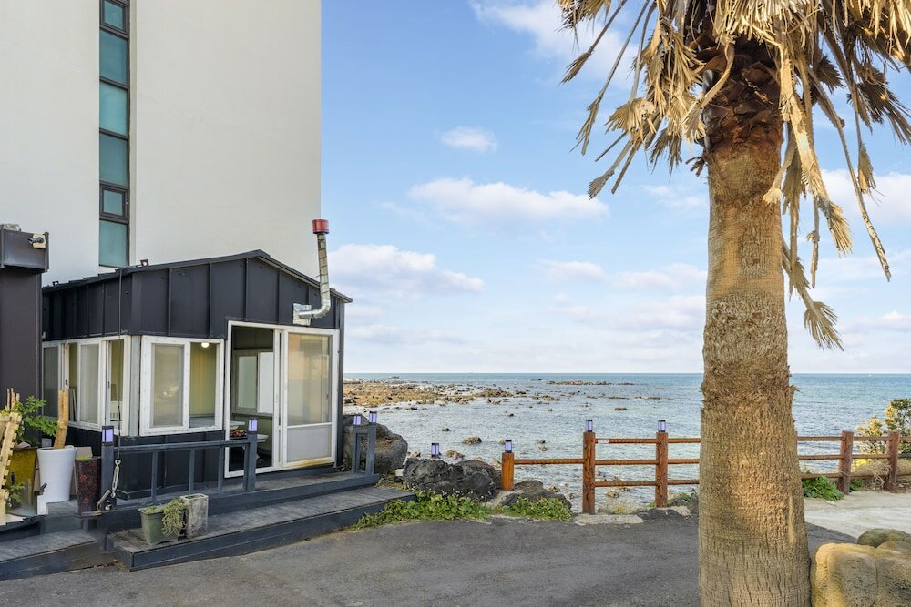 Фото On the Sea Pension