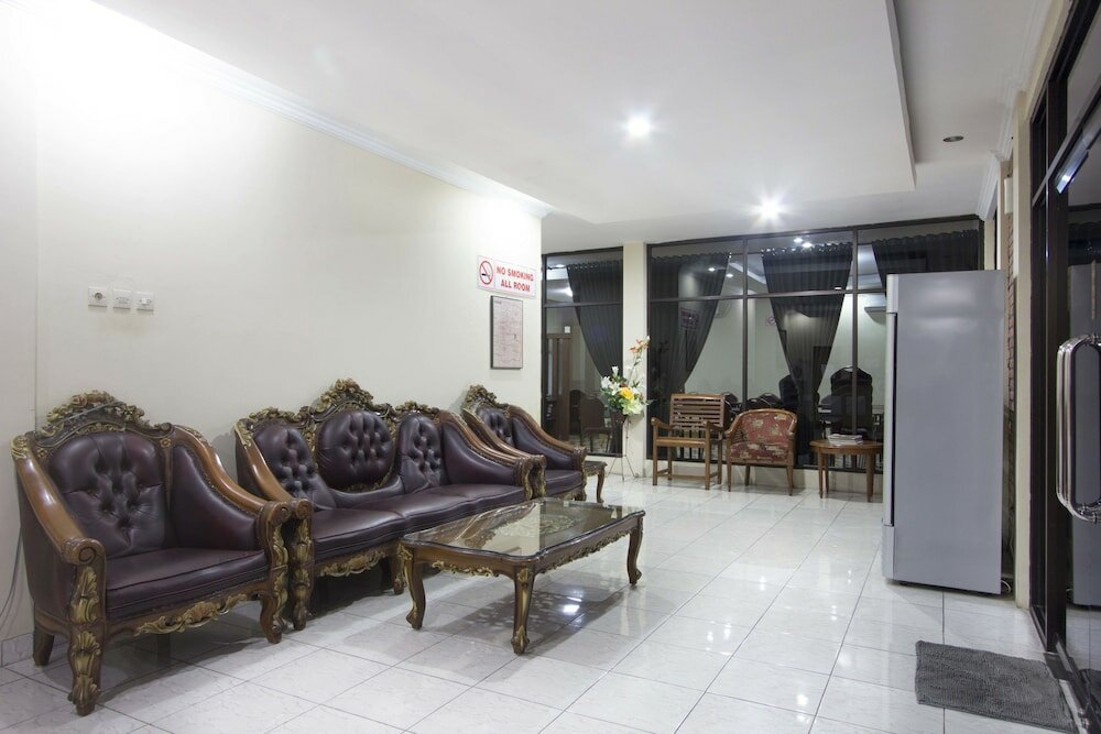 Фото RedDoorz Plus near Stadion Mandala Krida