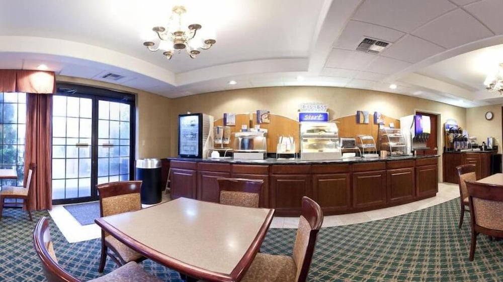 Фото Holiday Inn Express Breaux Bridge, an Ihg Hotel