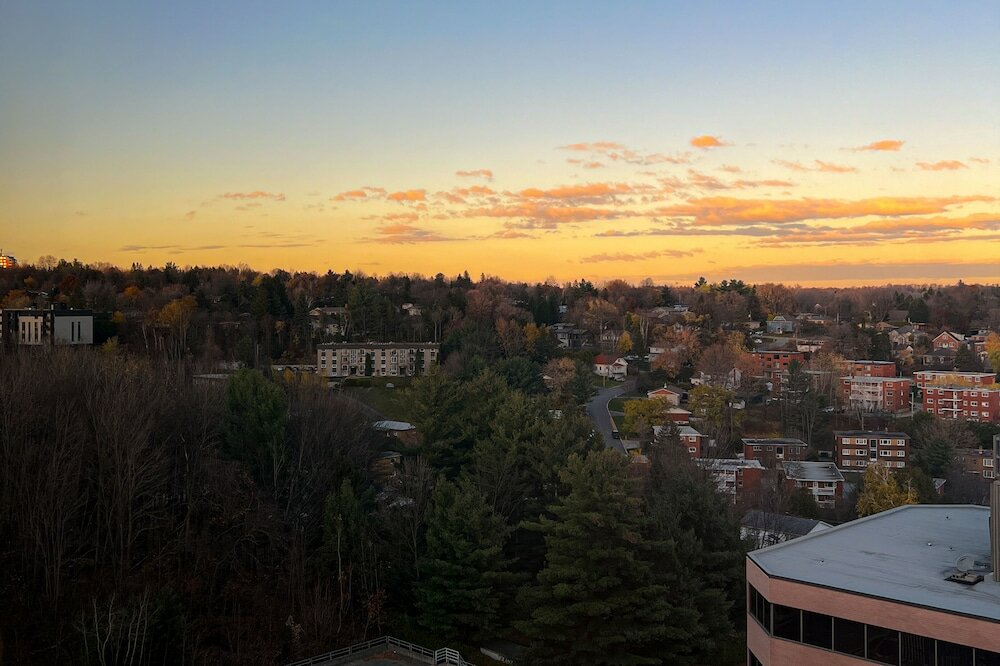 Фото Delta Hotels by Marriott Sherbrooke Conference Centre