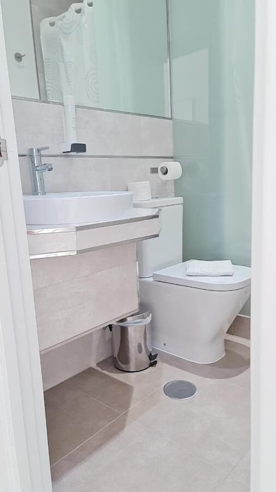 Фото Hostal Met Madrid