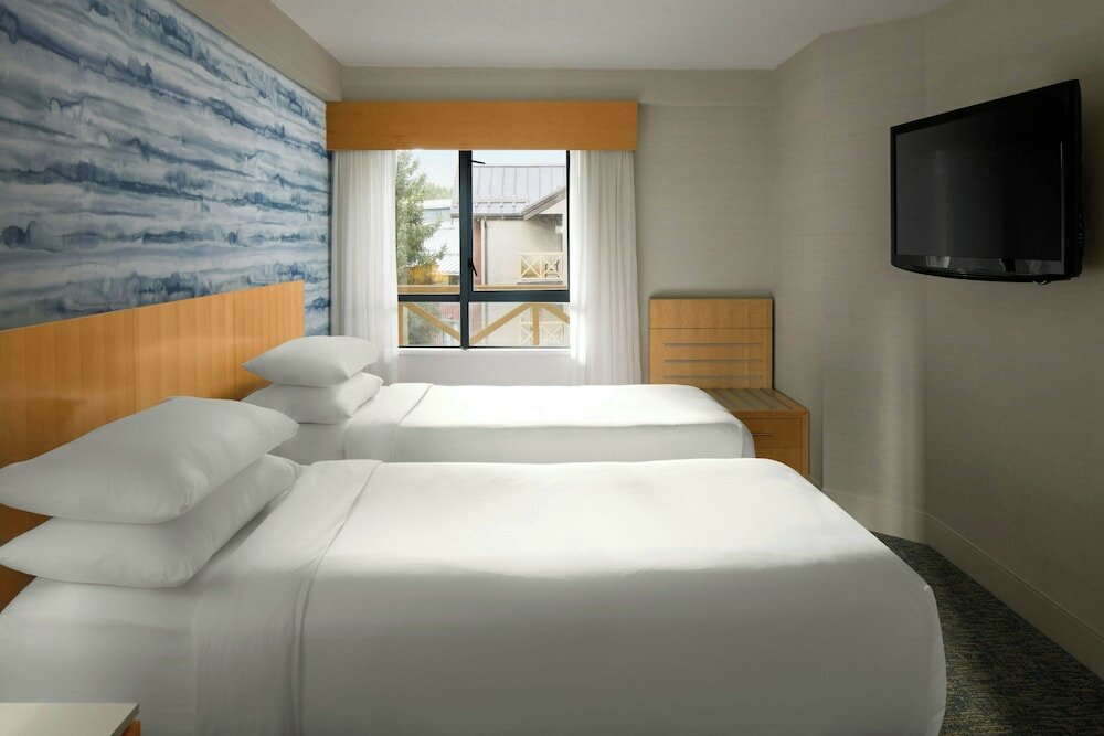 Фото Delta Hotels by Marriott Whistler Village Suites