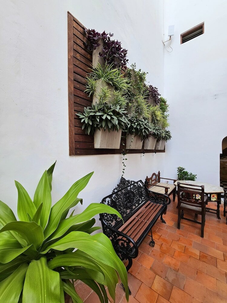 Фото Dhow Palace Hotel