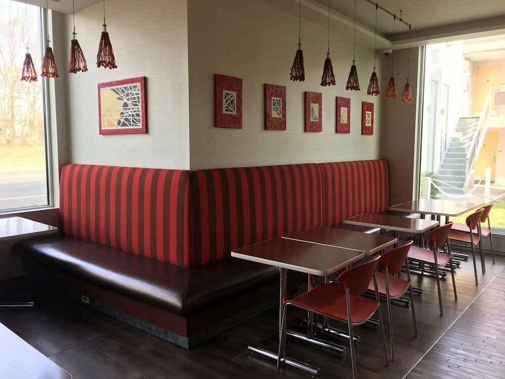 Фото Ramada by Wyndham Rockville Centre