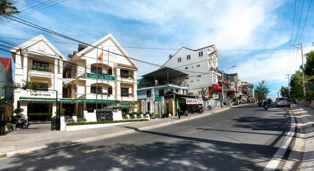 Фото Le Petit Paris Hotel Dalat