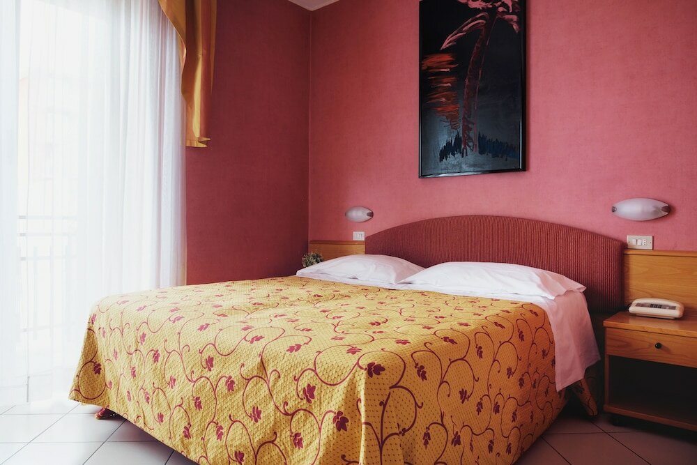 Фото Hotel Junior