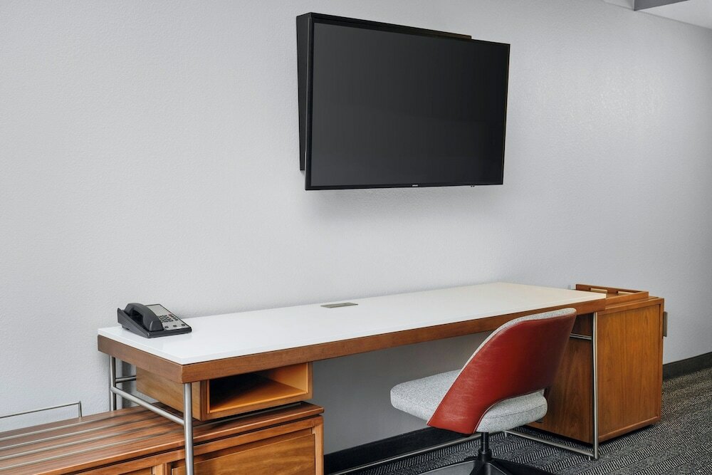 Фото Courtyard by Marriott Baton Rouge Siegen Lane