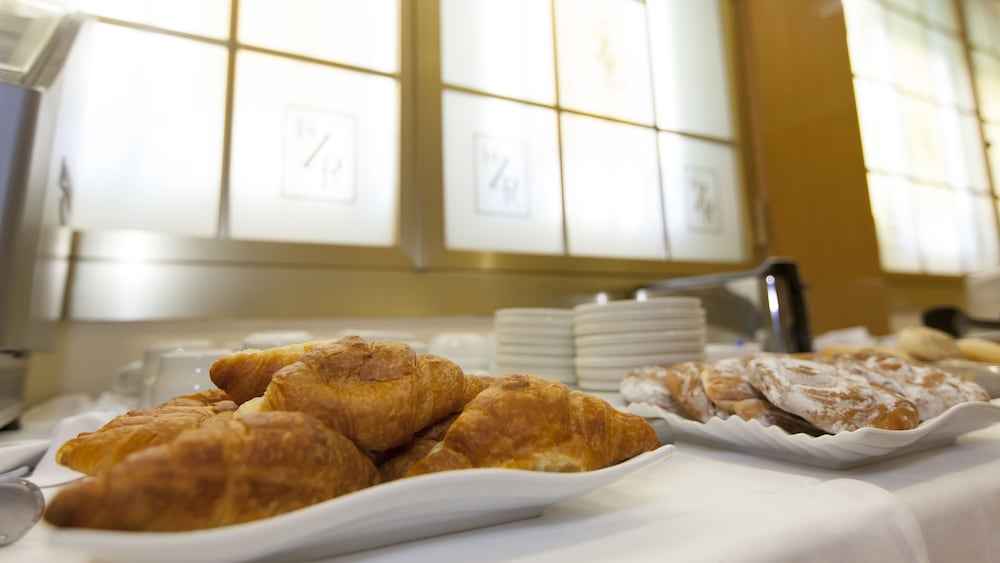 Фото Hotel Zaragoza Royal