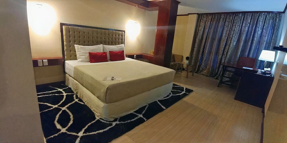 Фото Dulcinea Hotel and Suites