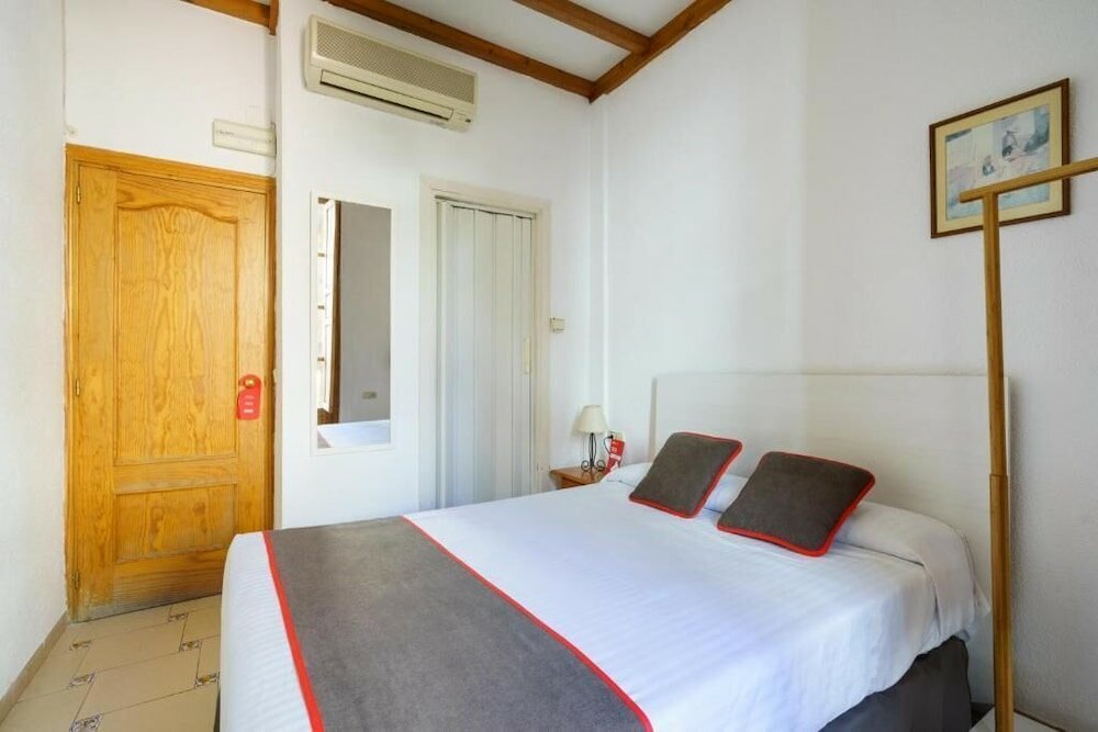 Фото Oyo Hostal Austria