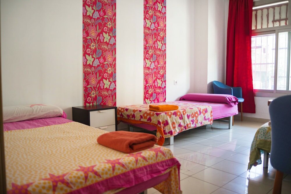 Фото Go Bcn Hostal Ideal Badal - Hostel