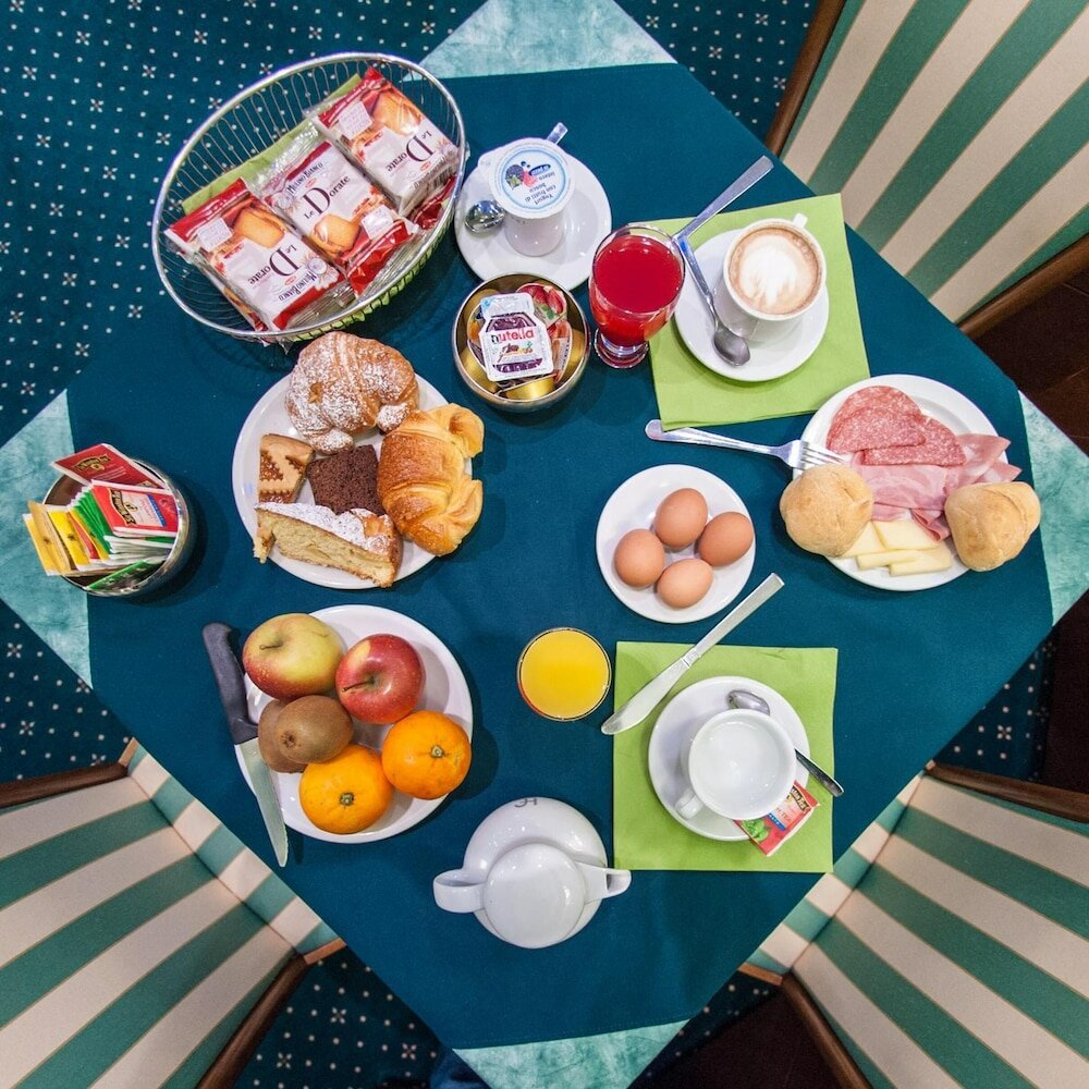 Фото Hotel Flora Milan