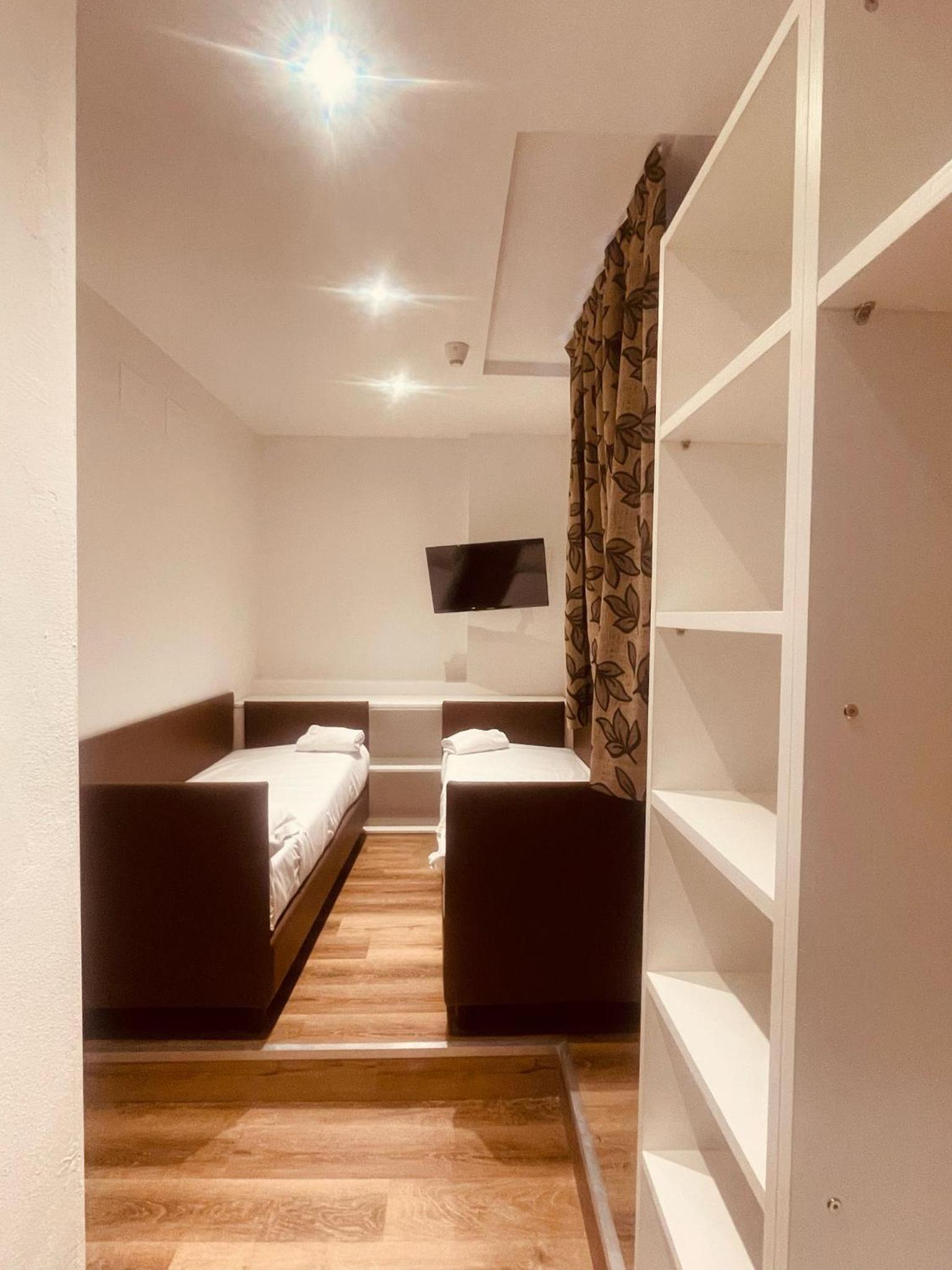 Фото Hotel Holiday