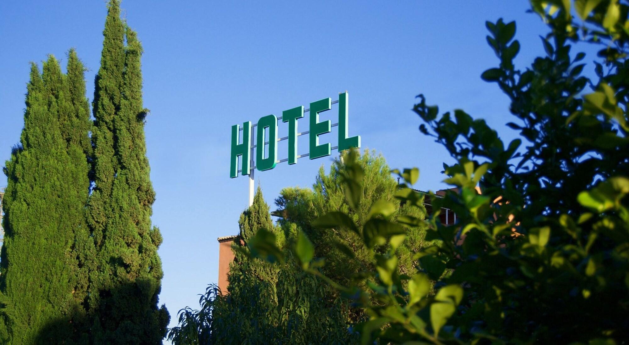 Фото отеля 1