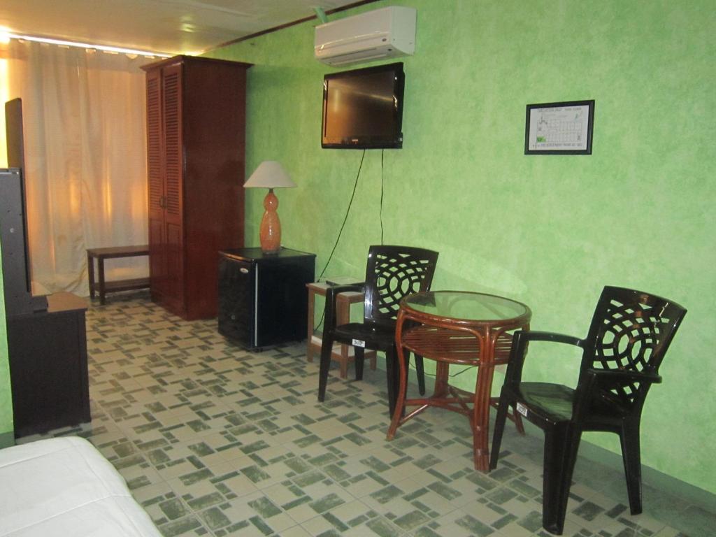 Фото Plaza Maria Luisa Suites Inn