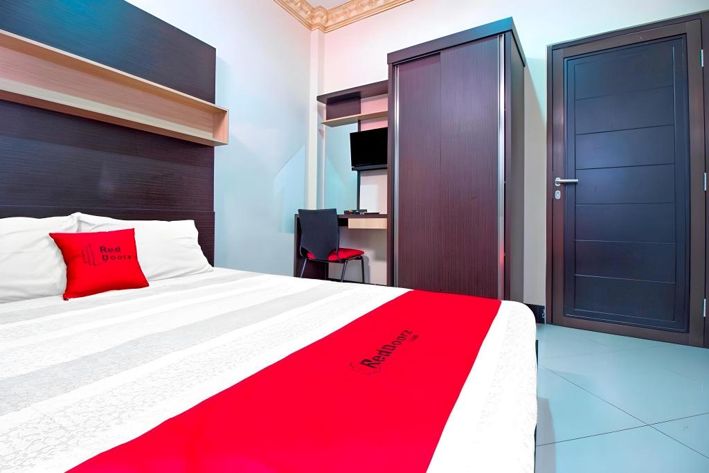 Фото RedDoorz Plus near Isola Upi